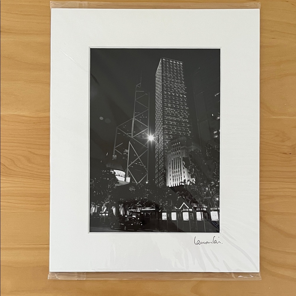 Black and White photo of Hong Kong by Laurence Lai